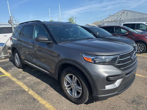 Used 2023 Ford Explorer XLT AWD/4WD image 10