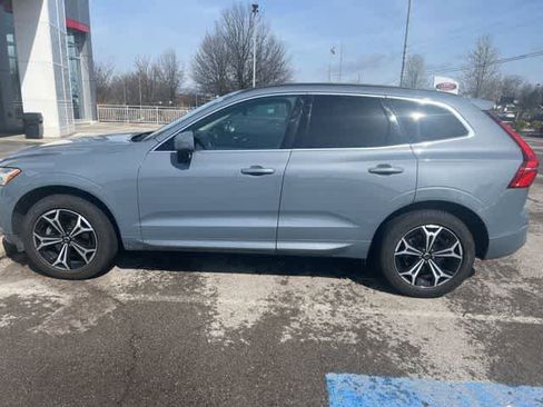 Used 2022 Volvo XC60 B5 Momentum image 4