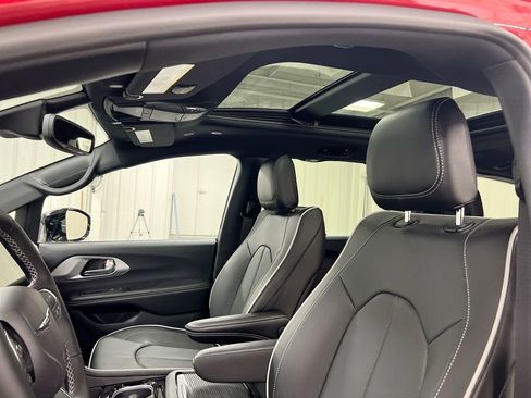 New 2026 Chrysler Pacifica Limited FWD image 20