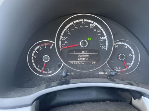 Used 2013 Volkswagen Beetle 2.5 FWD image 6