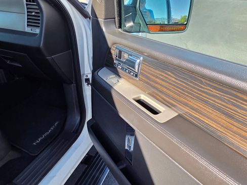 Used 2007 Lincoln Navigator 2WD image 30