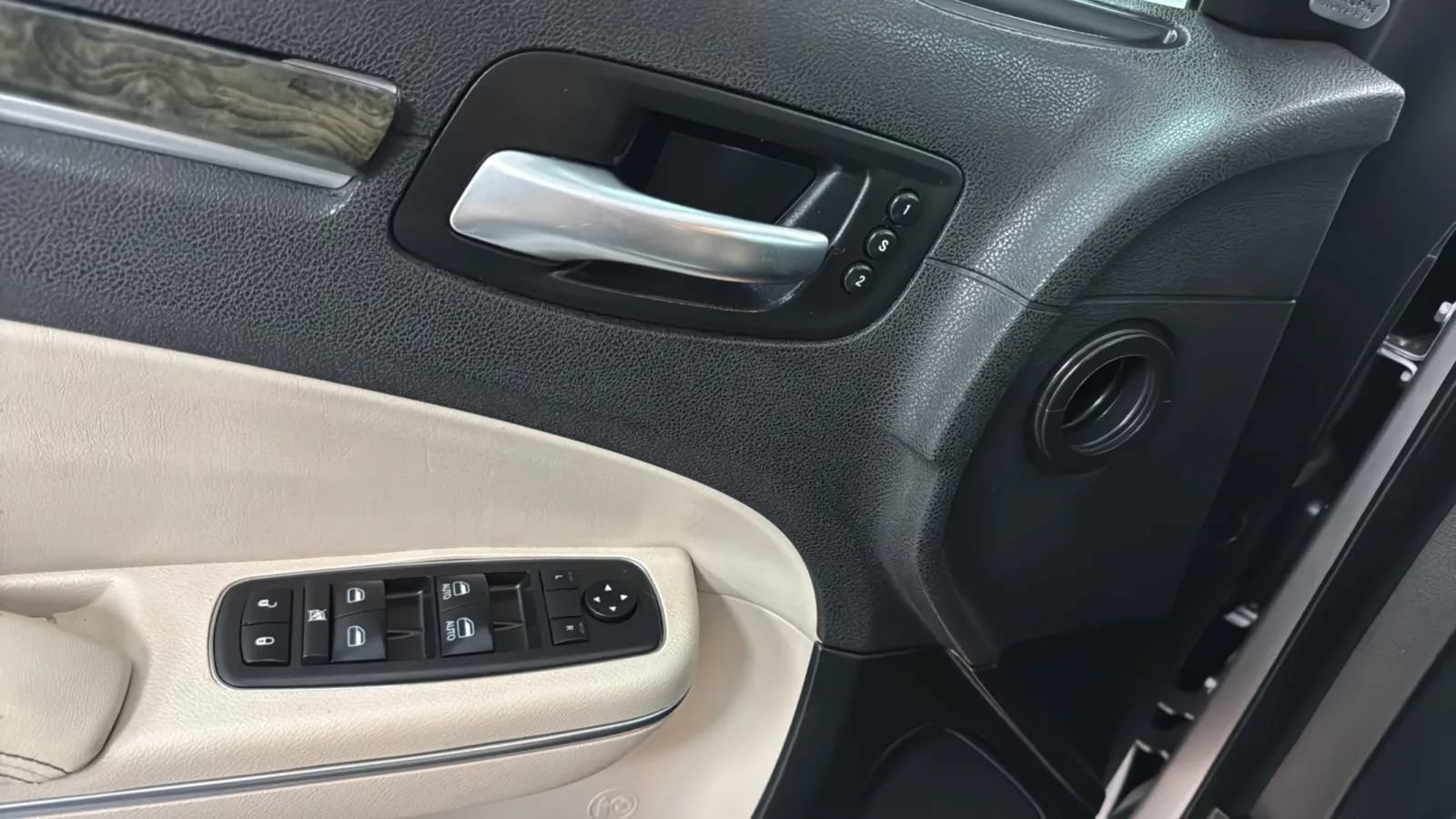 Used 2018 Chrysler 300 Limited w/ Safetytec Plus Group AWD/4WD image 17