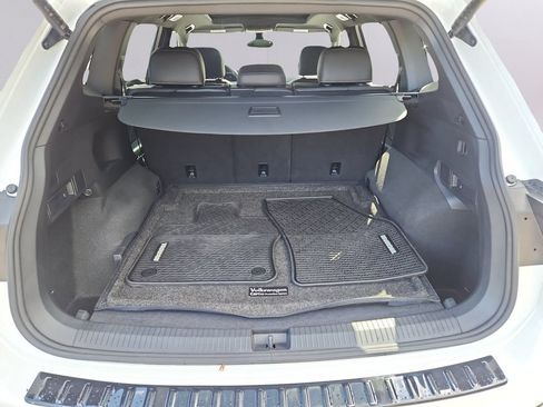 Certified 2024 Volkswagen Tiguan SE R-Line AWD/4WD image 27