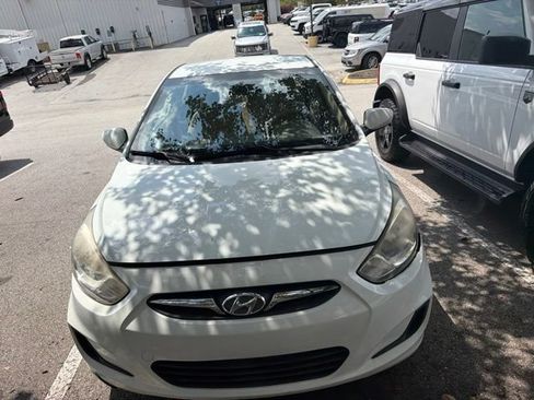 Used 2013 Hyundai Accent GLS FWD image 2
