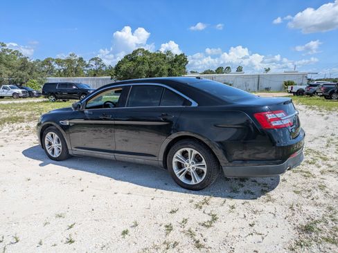 Used 2017 Ford Taurus SE FWD image 6