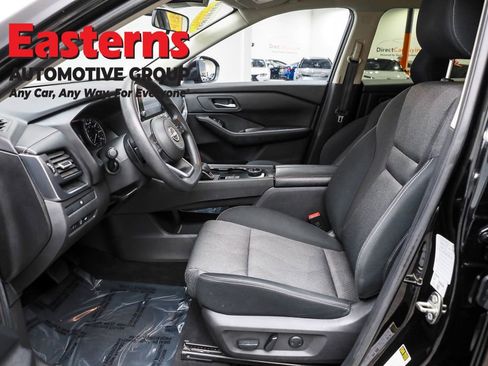 Used 2024 Nissan Rogue SV image 14