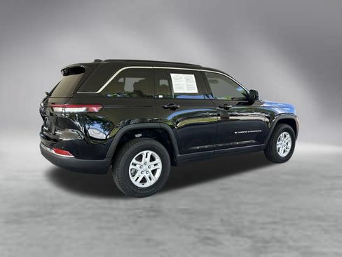 Used 2025 Jeep Grand Cherokee Laredo AWD/4WD image 3