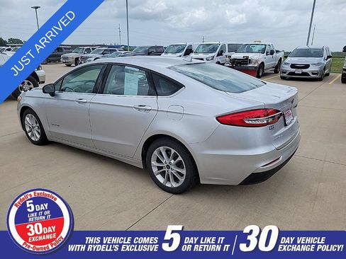 Used 2019 Ford Fusion SE FWD image 5