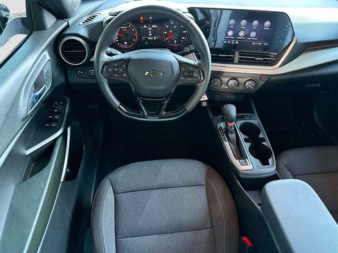 Used 2024 Chevrolet Trax RS image 21