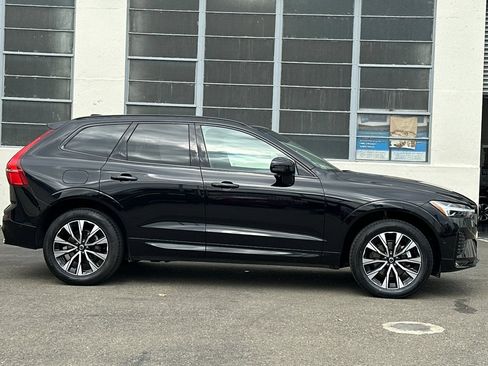 Used 2025 Volvo XC60 B5 Plus AWD/4WD image 4