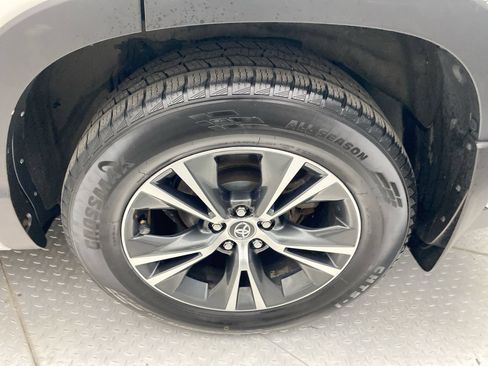 Used 2018 Toyota Highlander Plus AWD/4WD image 10