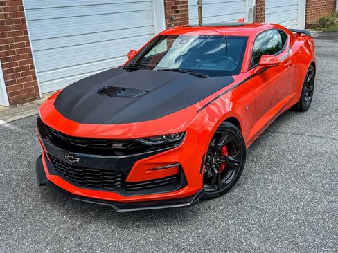 Used 2019 Chevrolet Camaro SS RWD image 6