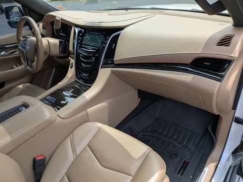 Used 2020 Cadillac Escalade ESV Platinum AWD/4WD image 45