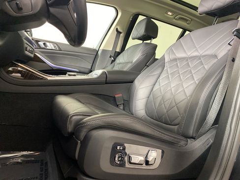 Used 2023 BMW X7 xDrive40i w/ Premium Package image 21