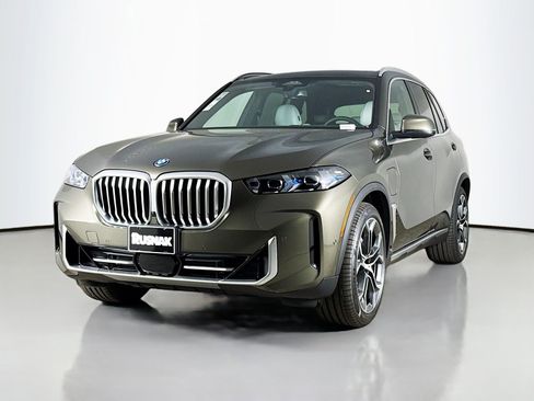 New 2026 BMW X5 xDrive50e w/ Premium Package image 3