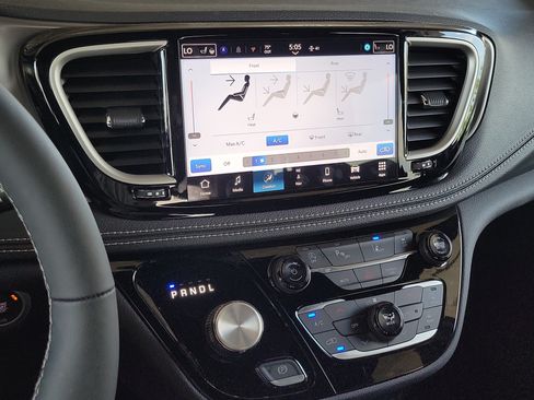 New 2026 Chrysler Pacifica Select FWD image 28