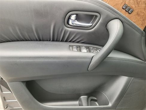 Used 2024 Nissan Armada SL w/ Captain's Chairs Package image 37