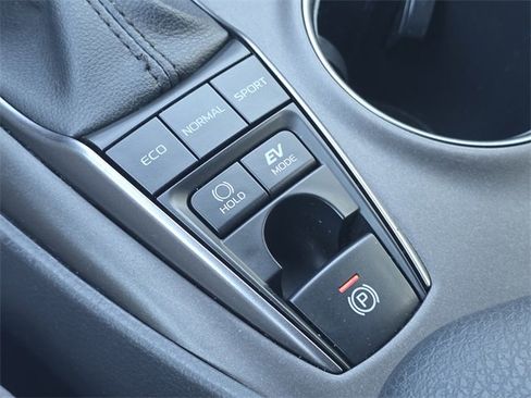 Used 2023 Toyota Camry SE image 30