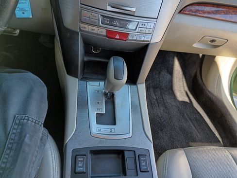 Used 2010 Subaru Outback 2.5i Limited image 21