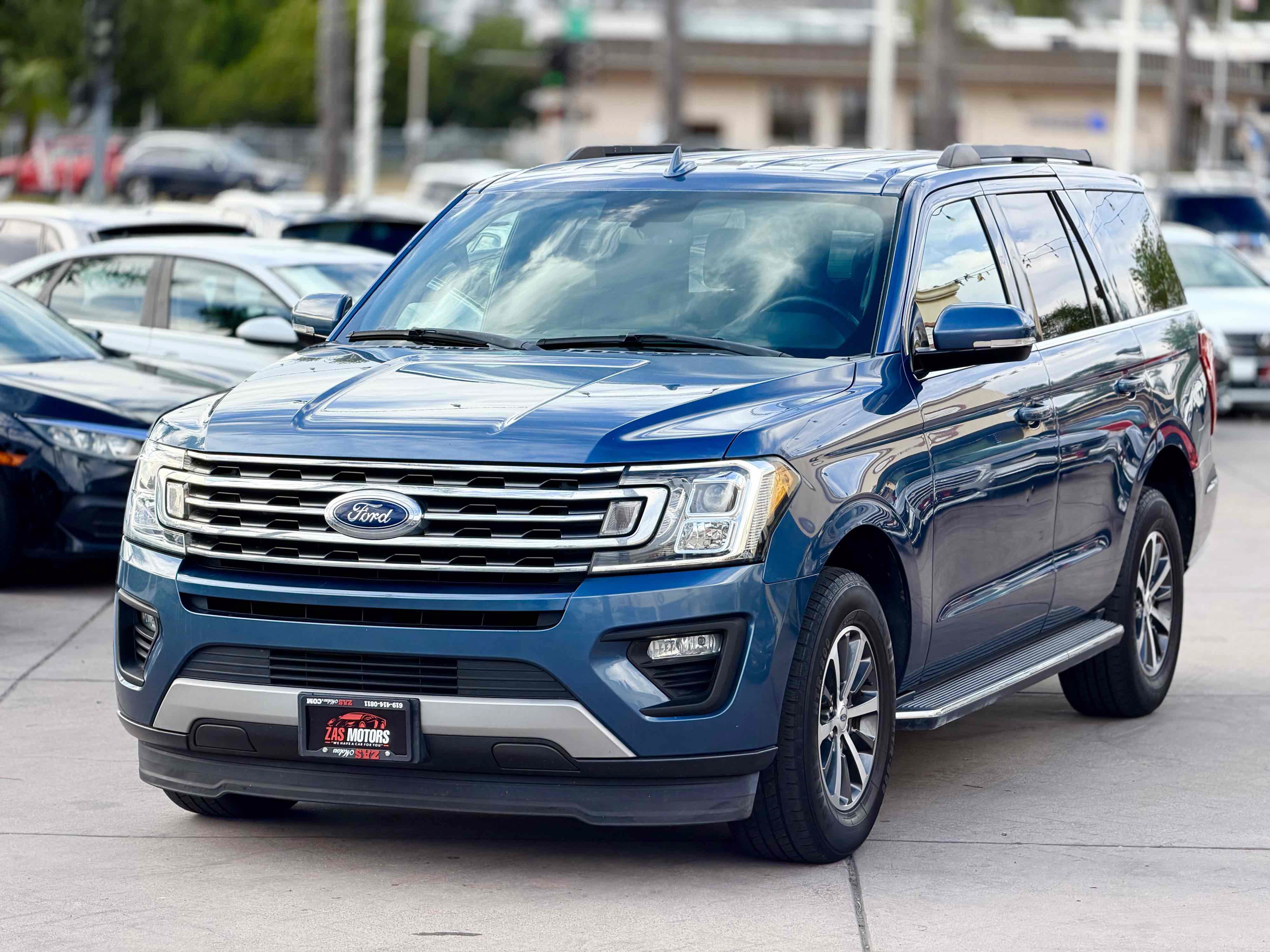 Used 2019 Ford Expedition XLT w/ Equipment Group 202A RWD image 3