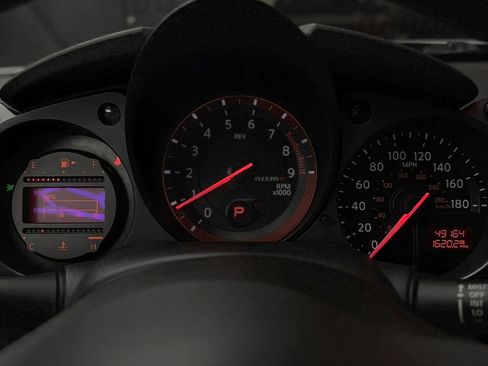 Used 2017 Nissan 370Z NISMO RWD image 16