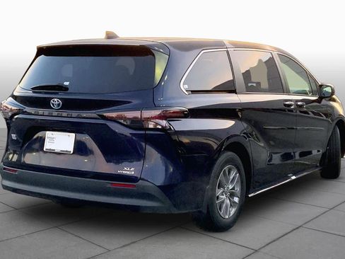 Used 2023 Toyota Sienna XLE w/ Protection Package (TMS) FWD image 13