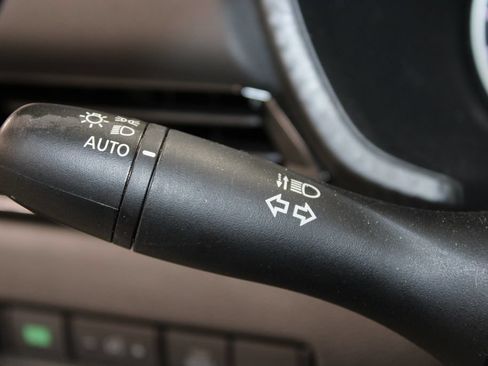 Used 2024 Nissan Sentra SV FWD image 22