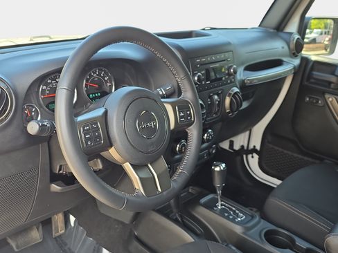 Used 2018 Jeep Wrangler Unlimited Sport AWD/4WD image 13