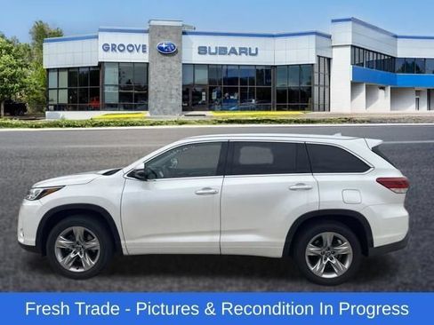 Used 2018 Toyota Highlander Limited FWD image 2