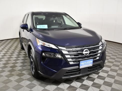 Used 2025 Nissan Rogue SV AWD/4WD image 3