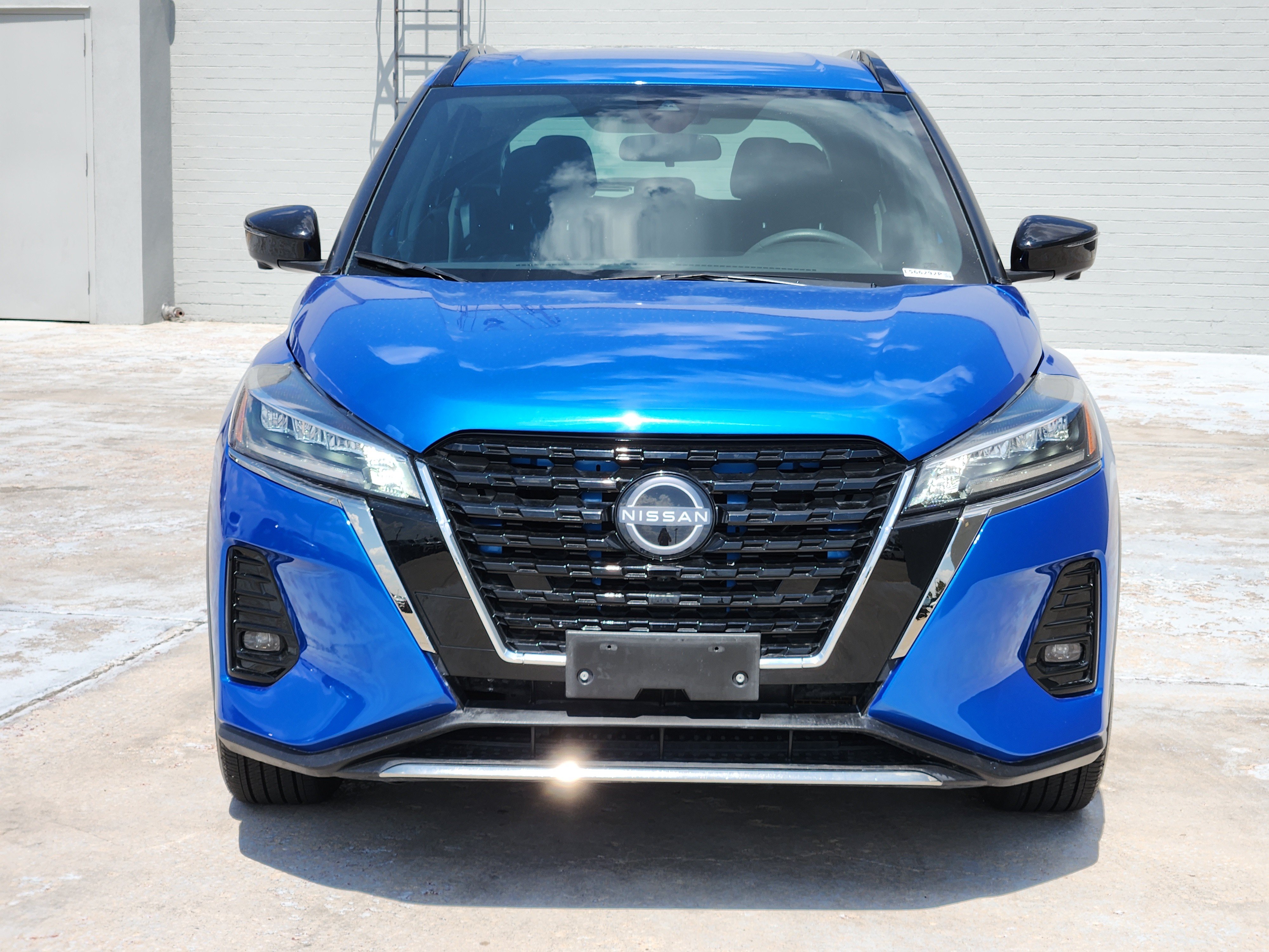 Used 2024 Nissan Kicks SR FWD image 3