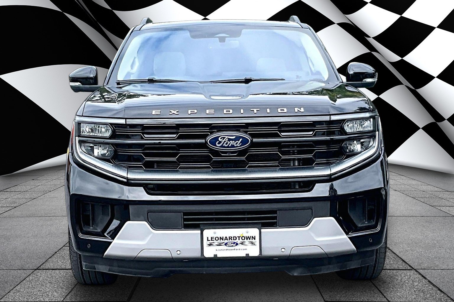 Used 2025 Ford Expedition Platinum w/ Driver's Package AWD/4WD image 3