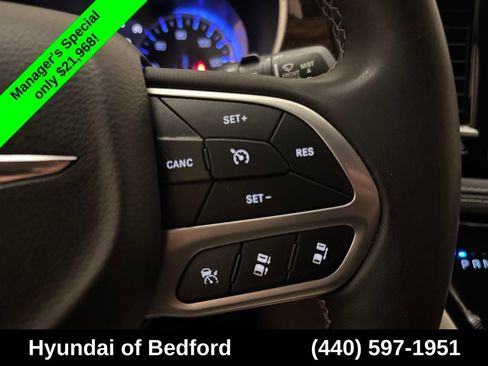 Used 2023 Chrysler Pacifica Limited FWD image 20