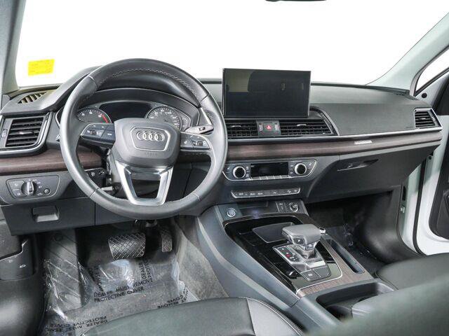 Used 2024 Audi Q5 2.0T Premium w/ Convenience Package AWD/4WD image 17