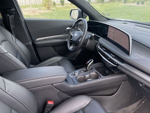 Certified 2025 Cadillac XT4 Premium Luxury image 39