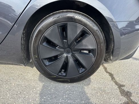 Used 2024 Tesla Model 3 Standard Range image 33