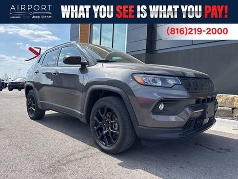 Used 2022 Jeep Compass Latitude w/ Convenience Group AWD/4WD image 1