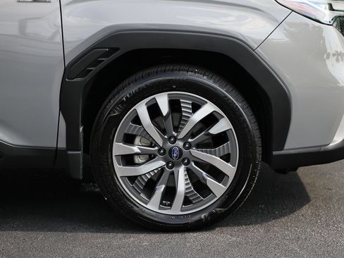 Used 2025 Subaru Forester Touring AWD/4WD image 4