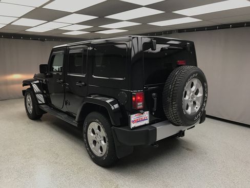 Used 2015 Jeep Wrangler Unlimited Sahara w/ Connectivity Group AWD/4WD image 2