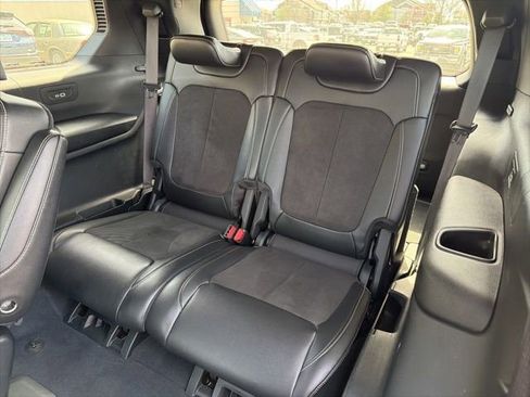 Used 2023 Jeep Grand Cherokee L Laredo image 16