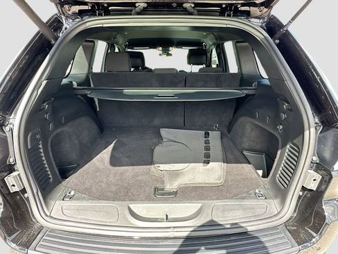 Used 2020 Jeep Grand Cherokee Laredo w/ Security & Convenience Group image 24