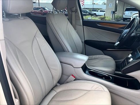 Used 2018 Lincoln MKC Select w/ Select Plus Package image 8