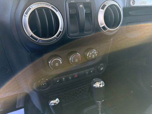 Certified 2015 Jeep Wrangler Rubicon w/ Power Convenience Group image 14