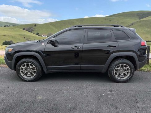 Used 2022 Jeep Cherokee Trailhawk AWD/4WD image 3