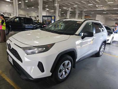 Used 2021 Toyota RAV4 LE FWD image 1