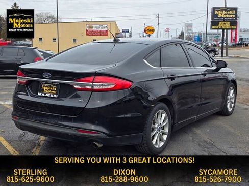 Used 2017 Ford Fusion SE w/ Fusion SE Technology Package image 8