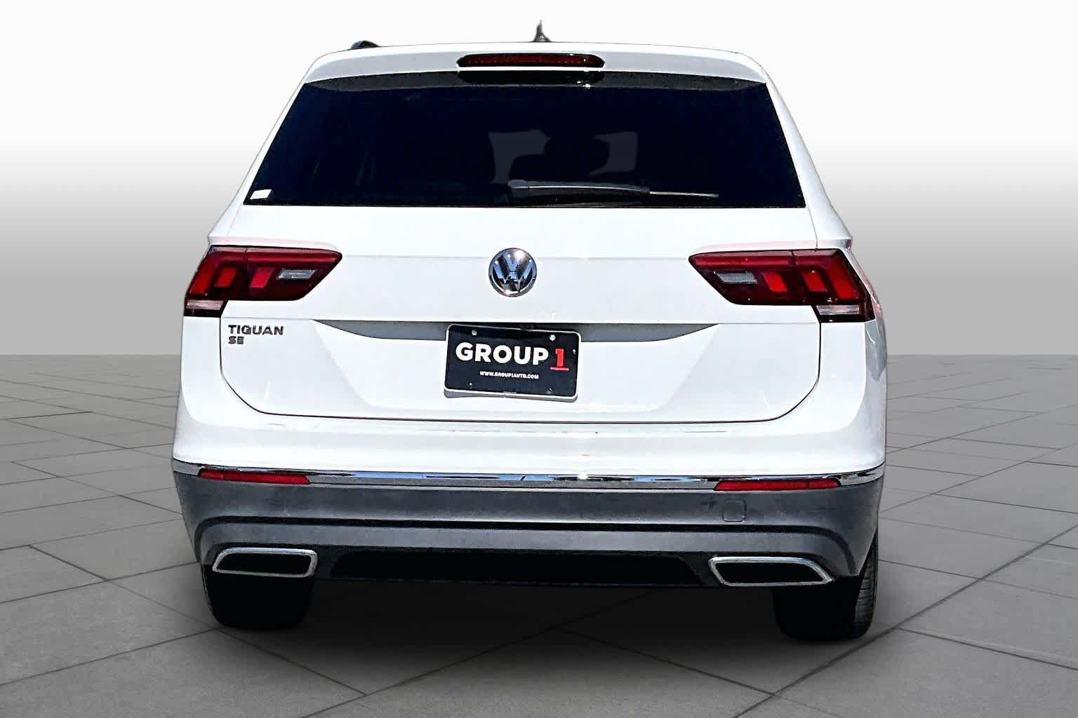 Used 2021 Volkswagen Tiguan SE w/ Panoramic Sunroof Package FWD image 5