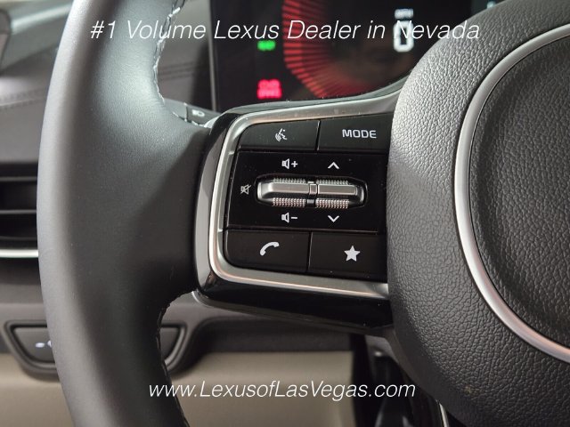 Used 2025 Kia Carnival EX FWD image 29