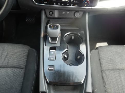 Used 2024 Nissan Rogue SV FWD image 17