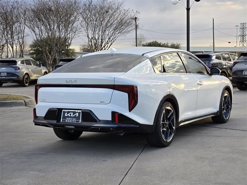 New 2025 Kia K4 GT-Line image 4